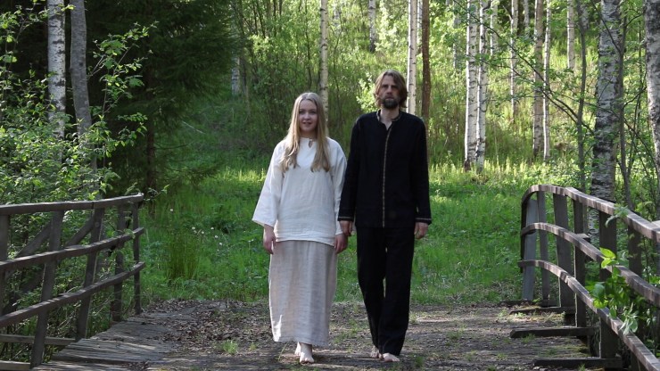 Pasi ja Kaisa sillalla